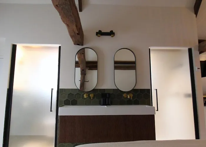 At Gouwzee アパート モニキンダム