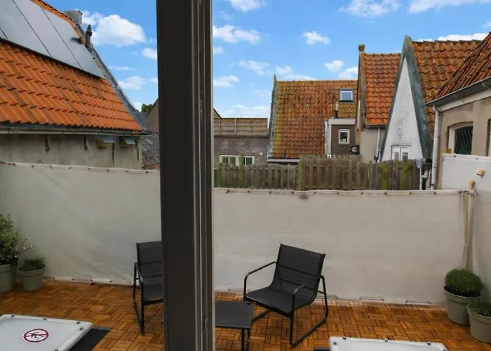 At Gouwzee Apartment *