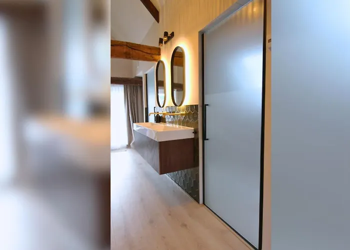 At Gouwzee Apartment *